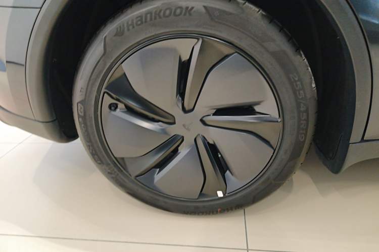 Used Tesla Model Y 2025 Long-Range All-Wheel Drive First Edition
