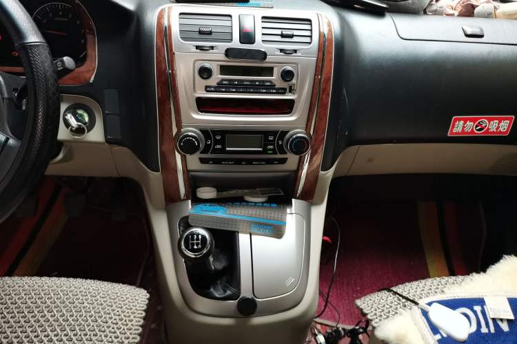 Used Jinbei Grace 2016 2.0L Classic Edition Standard Model Short Wheelbase 7 Seats