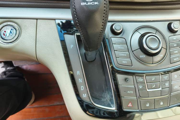 Used Buick GL8 2011 2.4L CT Luxury Business Comfort Edition
