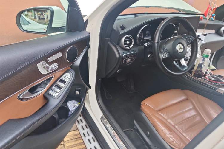 Used Mercedes-Benz GLC 2017 GLC 300 4MATIC Luxury Model Driver Seat