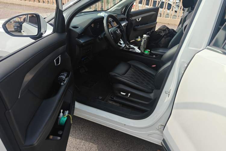 Used Wuling Asta 2022 2.0L DHT Electric-Speed Version Driver Seat