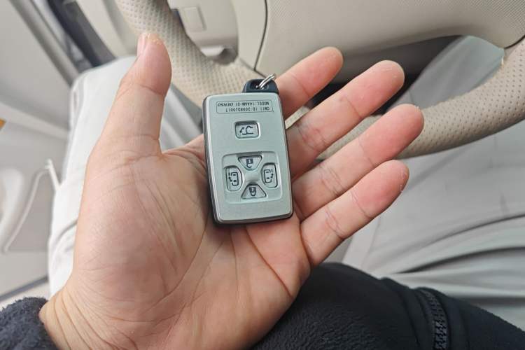 Used Toyota Previa 2006 2.4L 7-Seater Standard Edition Vehicle Key