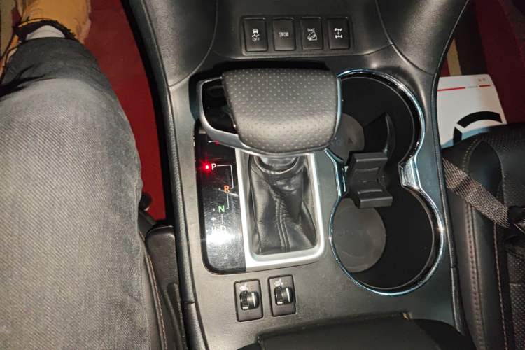 Used Toyota Highlander 2018 2.0T Four-Wheel Drive Luxury Edition 7 Seats China V Emission Standard