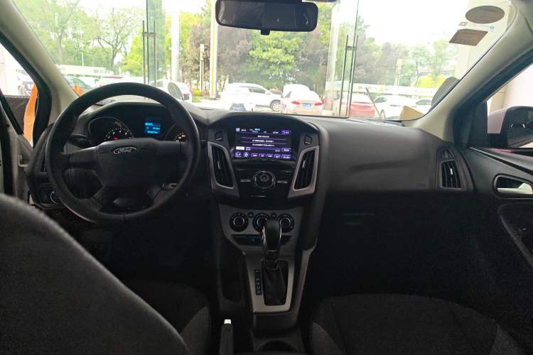 Used Ford Focus 2012 Hatchback 1.6L Automatic Comfort Model Center Console