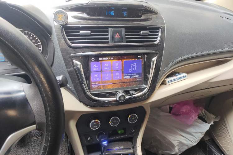 Used FAW Yingzhi 737 2015 1.5L Manual Deluxe Navigation Version