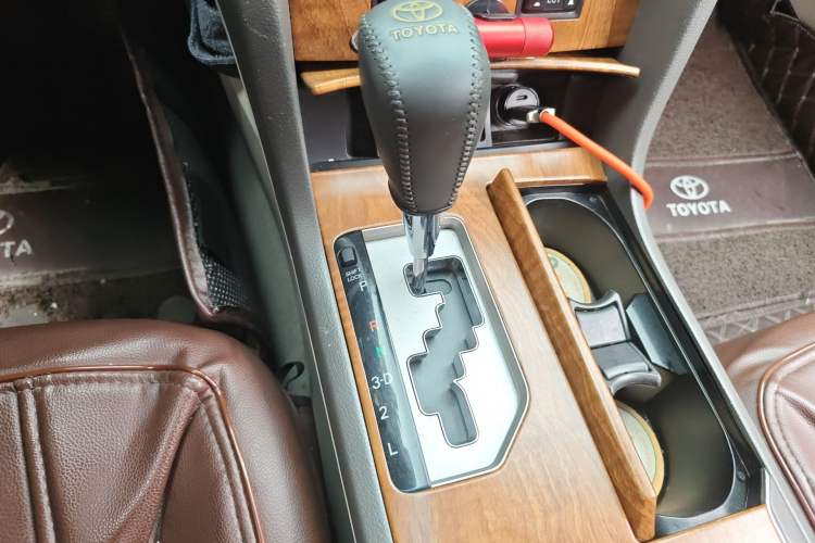 Used Toyota Camry 2011 200G Classic Anniversary Edition Gear Lever