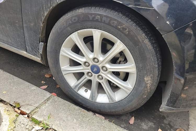 Used Ford Focus 2012 Sedan 1.6L Automatic Prestige Model Right Front Wheel Hub
