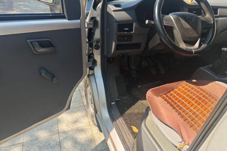 Used Wuling Zhiguang 2015 1.2L S Practical Model LSI