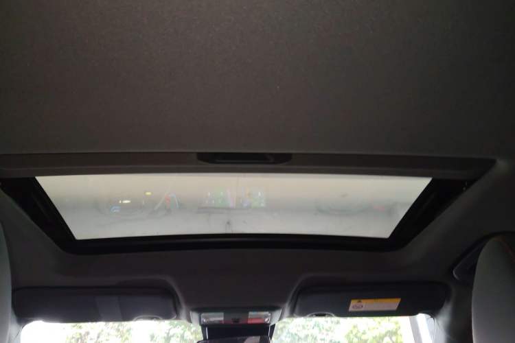 Used Dongfeng Aeolus Yixuan 2022 230T Automatic Adaptive-Beam Knight Edition Headliner