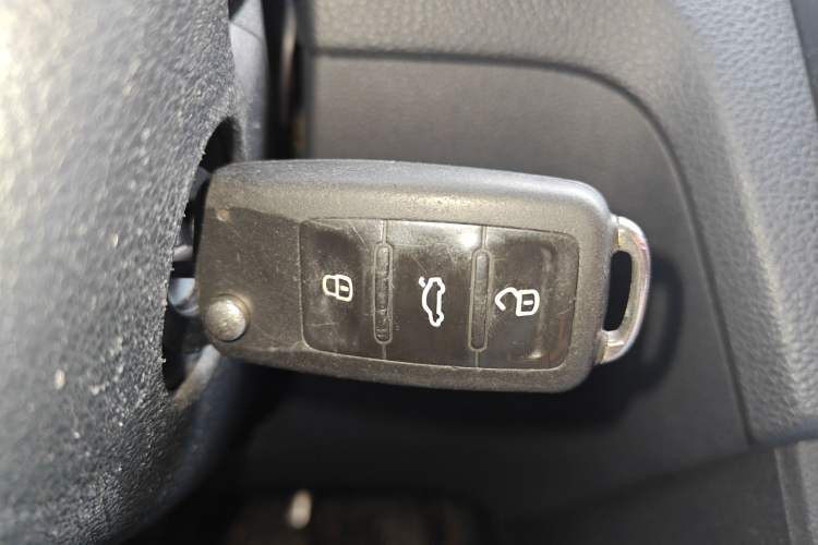 Used Volkswagen Santana 2016 1.6L Manual Fashion Edition Vehicle Key