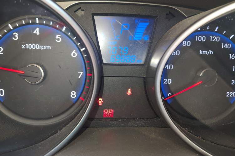 Used Hyundai ix35 2010 2.0L Automatic Two-Wheel Drive New Edition GL Odometer Close Up