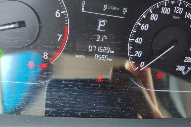 Used Honda Accord 2018 230TURBO Comfort Version National V Odometer Close Up