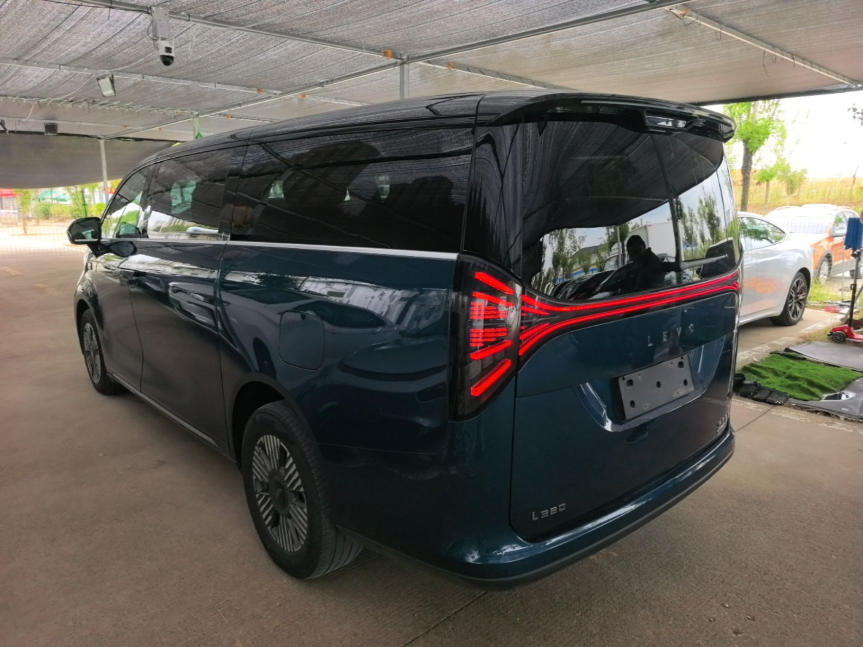 Geely Galaxy LEVC L380 2024 140-Degree 6-Seater All-Wheel-Drive Ultra — снимка 4