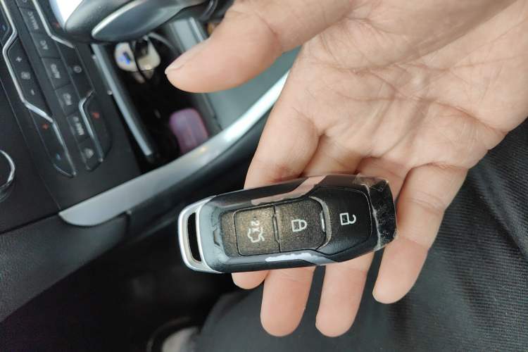 Used Ford Edge 2016 EcoBoost 245 Two-Wheel-Drive Titanium 7-Seater
