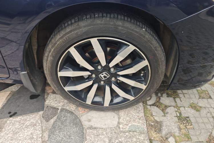 Used Honda Civic 2014 1.8L automatic luxury edition Right Front Wheel Hub