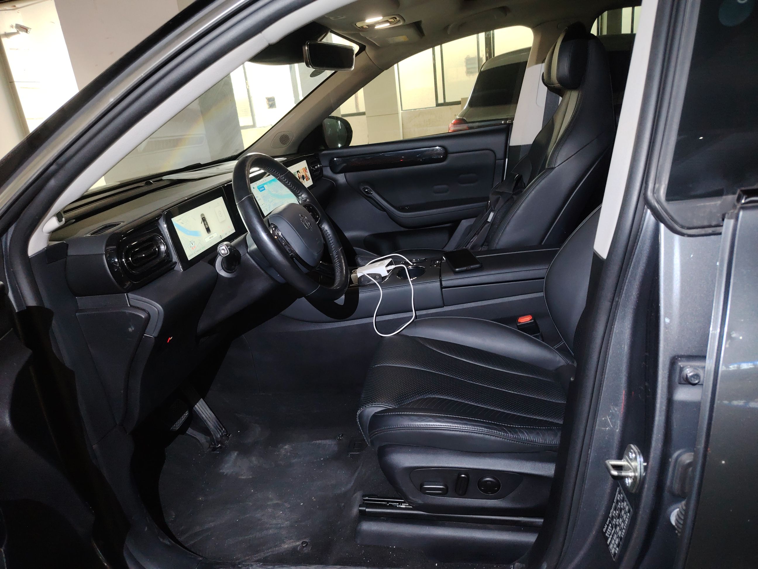 Переднее сиденье в автомобиле