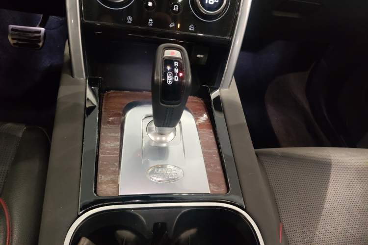Used Land Rover Discovery Sport 2020 249 PS R-Dynamic Performance Edition Gear Lever