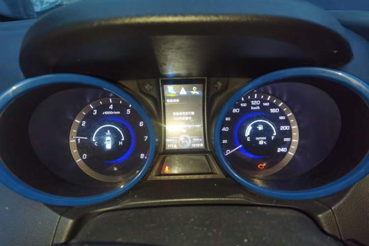 Used CHANGAN CS75 2014 2.0L Manual Luxury Version China IV Standard
