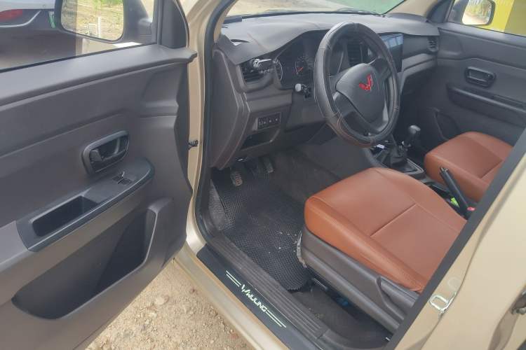 Used Wuling Hongguang V 2022 1.5L Jingqu Version Hydraulic Power Steering LAR