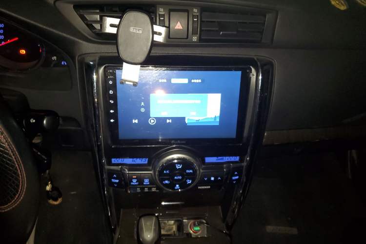 Used Toyota Reiz 2013 2.5V Elite Edition Audio And AC Panel