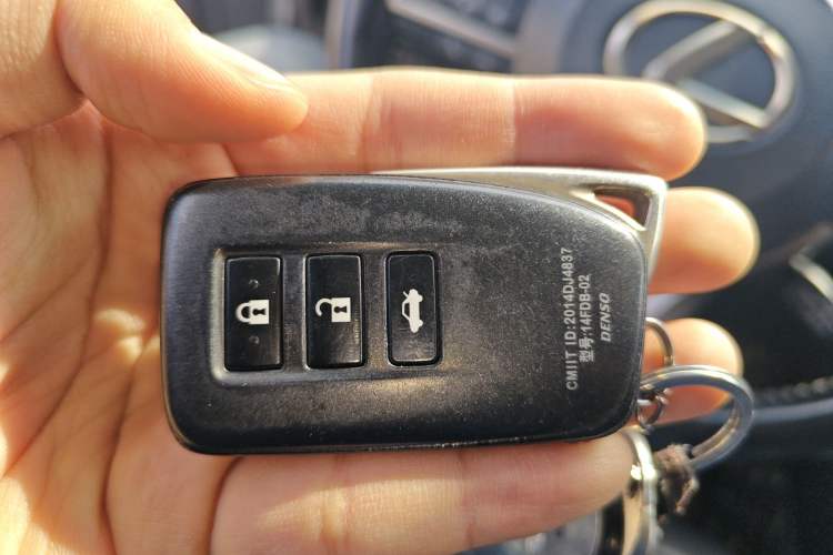 Used Lexus ES 2015 300h Comfort Edition Vehicle Key