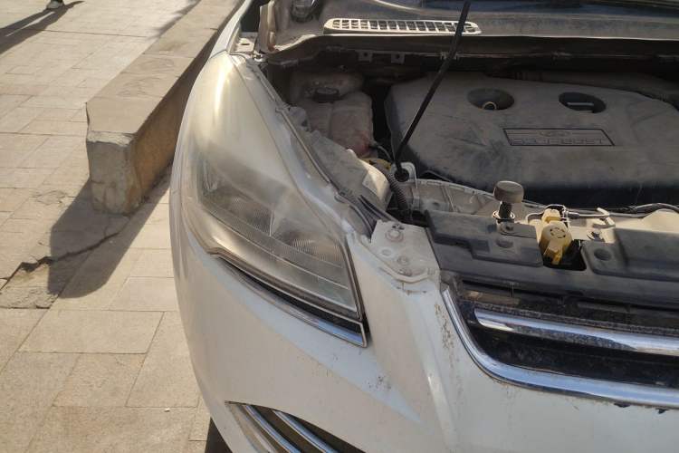 Used Ford Kuga 2013 2.0L GTDi Four-Wheel-Drive Elite Model Right Front Headlight