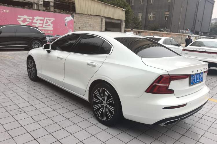 Used Volvo S60 2022 B4 Zhiyuan Luxury Edition