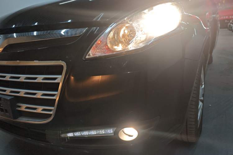 Used Luxgen Great 7 MPV 2015 2.0T Luxury Model Left Front Headlight