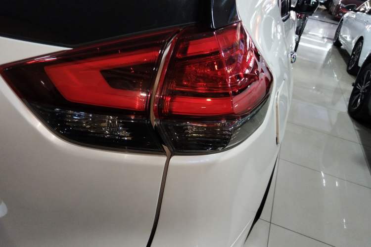 Used Nissan X-Trail 2019 2.0L CVT Smart Connect Comfort Edition 2WD
