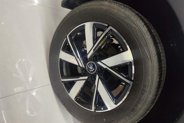 Used BYD Song Pro New Energy 2023 Champion Edition DM-i 110KM Beyond Model Right Rear Wheel Hub