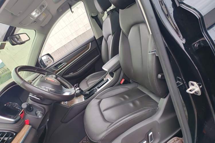 Used Roewe RX8 2019 30T Smart Connectivity Two-Wheel Drive Supreme Flagship Edition
