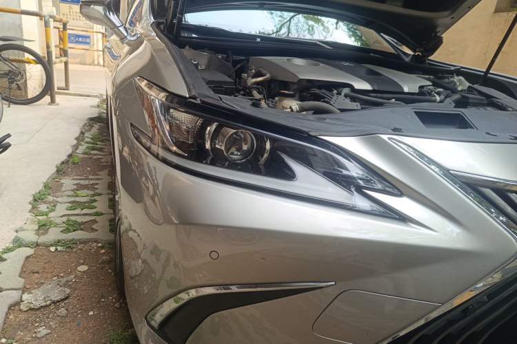 Used Lexus ES 2020 300h Premier Edition