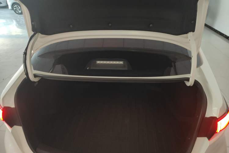 Used Toyota Levin 2019 Dual-Engine 1.8H E-CVT Luxury Edition China VI Standard
