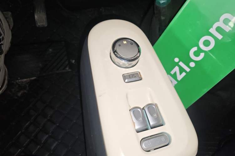 Used CHANGAN NEVO Lumin 2022 155 km – Refreshingly Sweet Edition Gear Lever