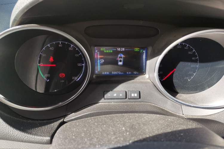 Used BYD Yuan New Energy 2018 EV360 Smart Connected Cool Model Odometer Close Up