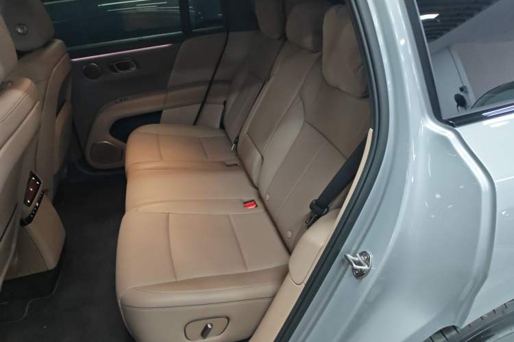 Used Li Auto Li Auto i6 2025 Model Two-Wheel-Drive Standard Type
