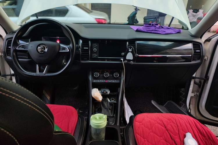 Used Skoda Kodiaq 2019 Facelifted TSI330 7-Seater Two-Wheel-Drive Luxury Enjoyment Edition China VI Standard Center Console