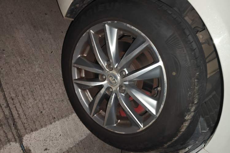 Used Infiniti Q50L 2016 2.0T Enjoyment Edition Right Front Wheel Hub