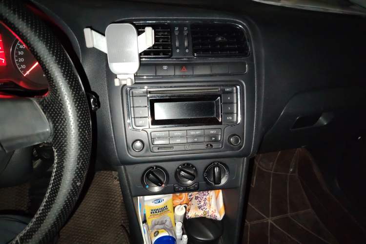 Used Volkswagen Polo 2013 1.4L Manual Comfort Edition Audio And AC Panel