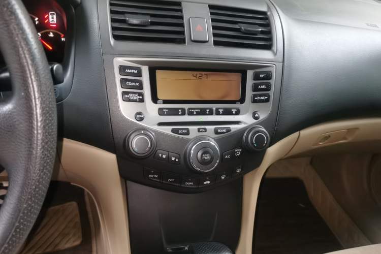 Used Honda Accord 2005 2.0L standard version
