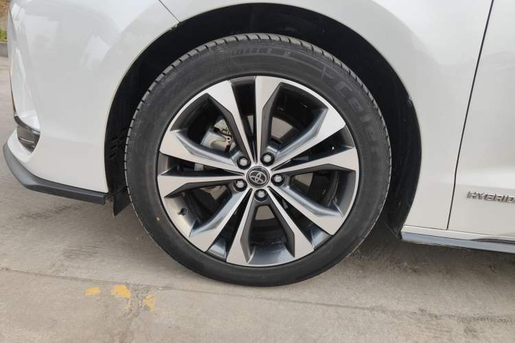 Used Toyota Granvia 2022 2.5L Hybrid Flagship Edition Left Front Wheel Hub