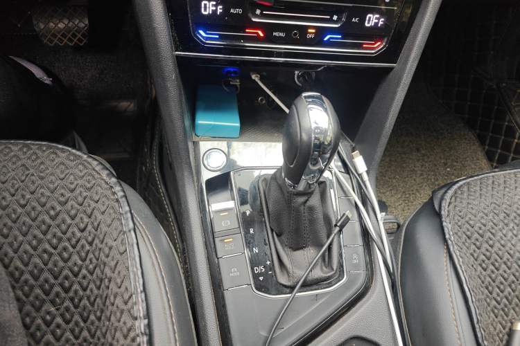 Used Volkswagen Tharu 2021 280TSI Two-Wheel-Drive Luxury Plus Edition Gear Lever