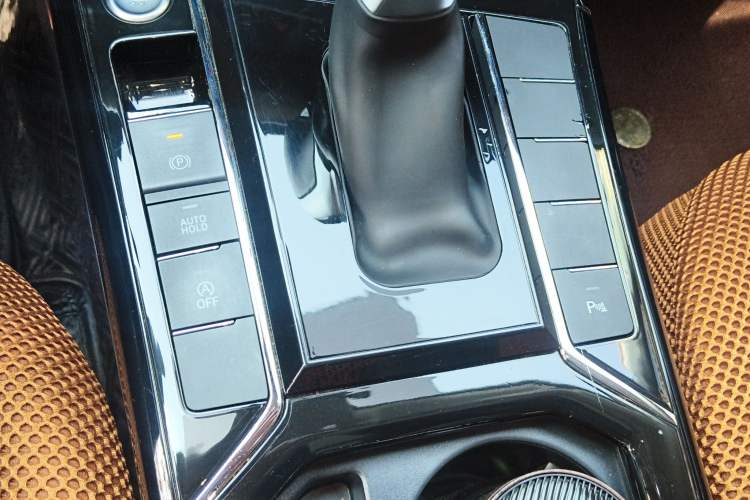 Used Volkswagen Passat 2023 Revised 330TSI Elite Edition Gear Lever