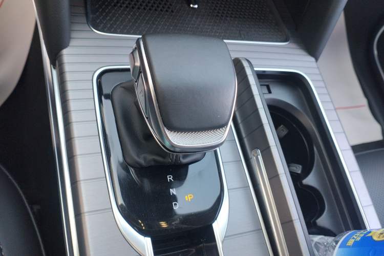 Used Hongqi HS7 PHEV 2024 2.0T PHEV Four-Wheel Drive Flagship Edition 6 Seats Gear Lever