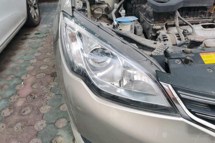 Used Roewe 360 2015 1.5L Automatic Luxury Edition Right Front Headlight