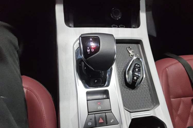 Used JETOUR X70 PLUS 2023 1.5T DCT Brave PLUS 7-Seater
