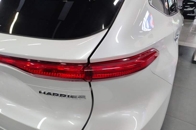 Used Toyota Harrier 2022 2.0L CVT Two-Wheel Drive Deluxe Edition