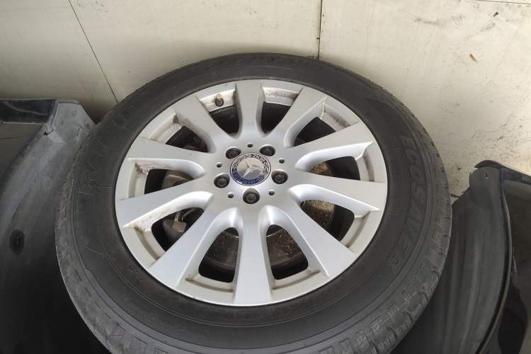 Used Mercedes-Benz R-Class 2014 R 320 4MATIC Business Model Left Front Wheel Hub