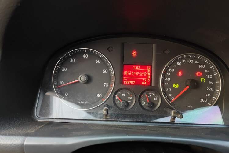 Used Volkswagen Touran 2008 1.8T ZhiZun Edition Automatic 5-Seater Odometer Close Up