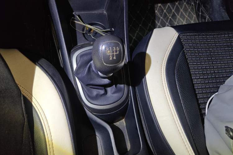 Used Kia K2 2015 Sedan 1.4L MT GLS